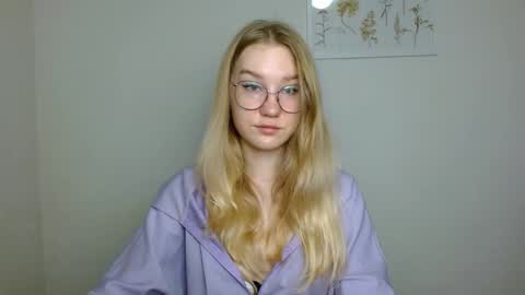 Abby Lovense is active online show from November 2025 09:30:02 AM