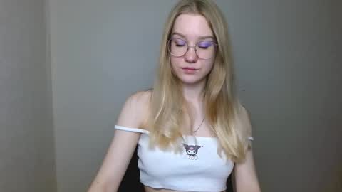 Snapshot of abbymoore__ chatting on January 2026 02:21:01 PM Abby Lovense is active online show from January 2026 02:21:01 PM