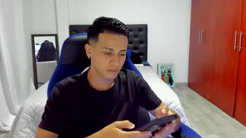 Independence model AbelAsburgo online show from December 2024 02:30:02 AM