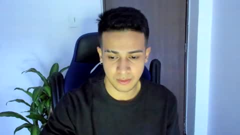 Independence model AbelAsburgo online show from March 2025 05:05:02 AM