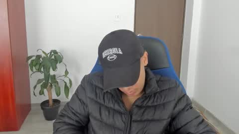 Independence model AbelAsburgo online show from January 2026 07:08:01 PM