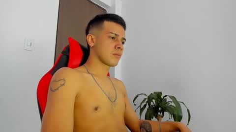 Independence model AbelAsburgo online show from April 2026 10:15:01 PM