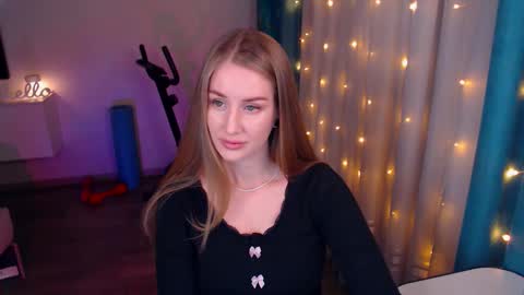 Snapshot of abigail_flex chatting on January 2025 05:23:02 PM Anna online show from January 2025 05:23:02 PM