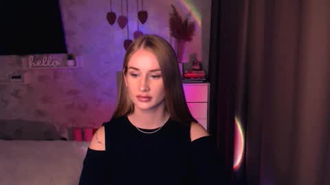 Snapshot of abigail_flex chatting on November 2025 08:30:01 PM Anna online show from November 2025 08:30:01 PM