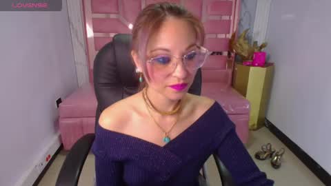 Snapshot of abril_ch_ chatting on April 2026 12:37:01 PM abril_ch_ online show from April 2026 12:37:01 PM
