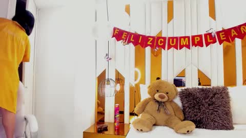 Snapshot of abril_cooper11 chatting on November 2025 09:35:02 PM abril_cooper11 online show from November 2025 09:35:02 PM