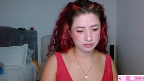Snapshot of abril_lovee2 chatting on February 2025 06:01:02 PM Abril online show from February 2025 06:01:02 PM