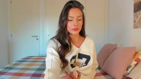 Helena online show from October 2025 08:43:01 AM