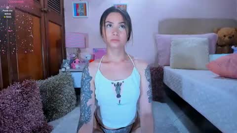 Snapshot of abrilrussell_ chatting on February 2025 01:29:02 AM Abril online show from February 2025 01:29:02 AM