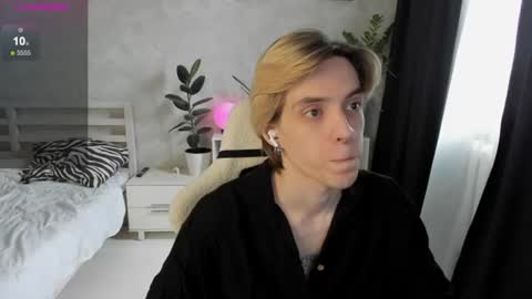Snapshot of abslut chatting on June 2026 10:03:01 AM Nick online show from June 2026 10:03:01 AM