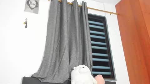 Snapshot of ada_gales_ chatting on November 2025 04:12:02 AM Isa online show from November 2025 04:12:02 AM