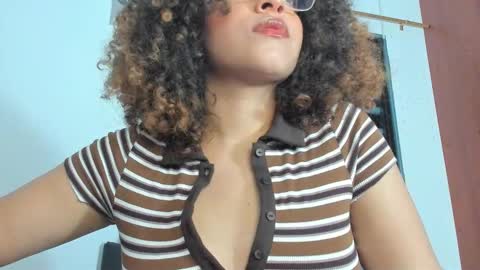 Snapshot of ada_gales_ chatting on November 2025 05:29:01 AM Isa online show from November 2025 05:29:01 AM