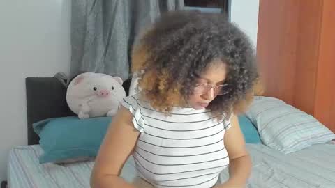 Snapshot of ada_gales_ chatting on November 2025 03:59:02 AM Isa online show from November 2025 03:59:02 AM