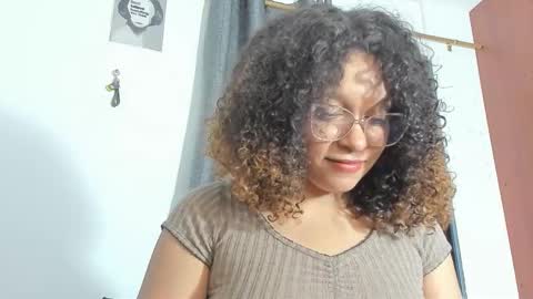 Snapshot of ada_gales_ chatting on November 2025 02:17:02 AM Isa online show from November 2025 02:17:02 AM