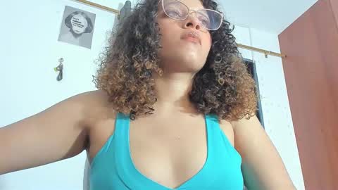 Snapshot of ada_gales_ chatting on November 2025 04:23:02 AM Isa online show from November 2025 04:23:02 AM