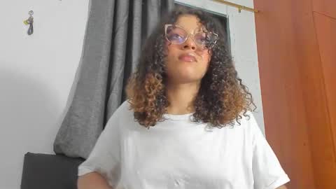 Snapshot of ada_gales_ chatting on November 2025 04:55:01 AM Isa online show from November 2025 04:55:01 AM