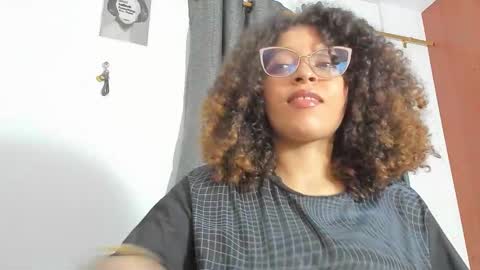 Snapshot of ada_gales_ chatting on November 2025 04:33:02 AM Isa online show from November 2025 04:33:02 AM
