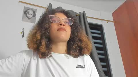 Snapshot of ada_gales_ chatting on November 2025 04:36:01 AM Isa online show from November 2025 04:36:01 AM