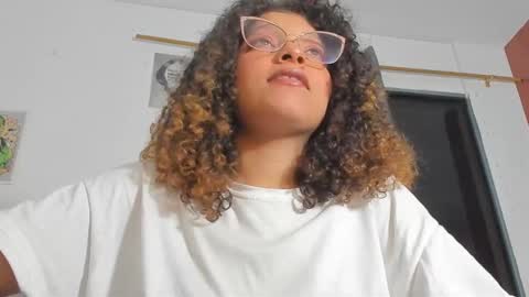 Snapshot of ada_gales_ chatting on December 2025 05:15:02 AM Isa online show from December 2025 05:15:02 AM