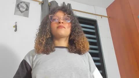 Snapshot of ada_gales_ chatting on December 2025 05:16:01 AM Isa online show from December 2025 05:16:01 AM