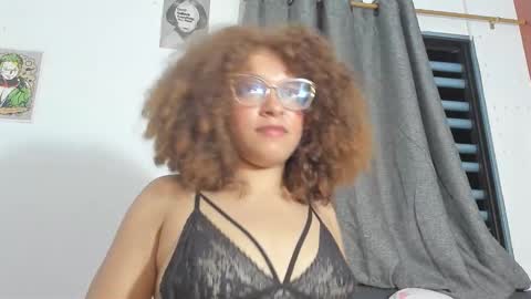 Snapshot of ada_gales_ chatting on December 2025 05:25:01 AM Isa online show from December 2025 05:25:01 AM