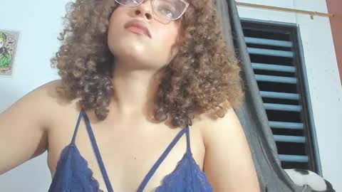 Snapshot of ada_gales_ chatting on December 2025 02:53:02 AM Isa online show from December 2025 02:53:02 AM