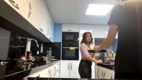 Snapshot of adam_and_abby_ chatting on December 2024 09:32:02 PM adam and abby online show from December 2024 09:32:02 PM