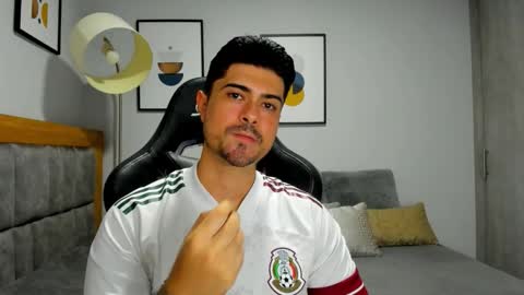 adam clarke online show from November 2025 04:34:02 AM