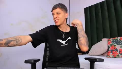 Snapshot of adam_hard_ chatting on September 2025 08:33:02 PM Adam online show from September 2025 08:33:02 PM