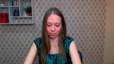 adamais_ online show from October 2025 05:10:01 AM