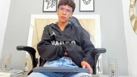 Snapshot of adams_bobby chatting on November 2025 10:58:02 AM Adams Bobby online show from November 2025 10:58:02 AM