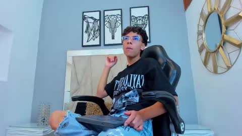 Snapshot of adams_bobby chatting on November 2025 11:54:01 AM Adams Bobby online show from November 2025 11:54:01 AM