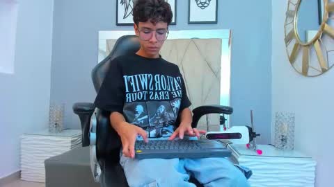 Snapshot of adams_bobby chatting on November 2025 12:04:01 PM Adams Bobby online show from November 2025 12:04:01 PM