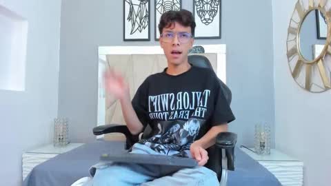 Snapshot of adams_bobby chatting on November 2025 11:31:01 AM Adams Bobby online show from November 2025 11:31:01 AM