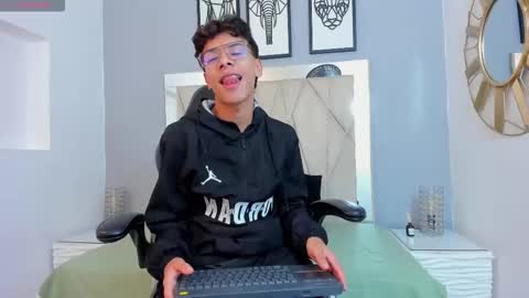 Snapshot of adams_bobby chatting on November 2025 11:25:01 AM Adams Bobby online show from November 2025 11:25:01 AM