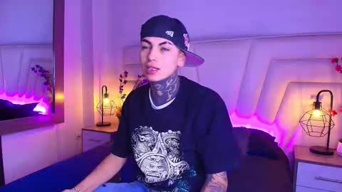 AdamsWalkerr  online show from February 2026 11:48:01 AM