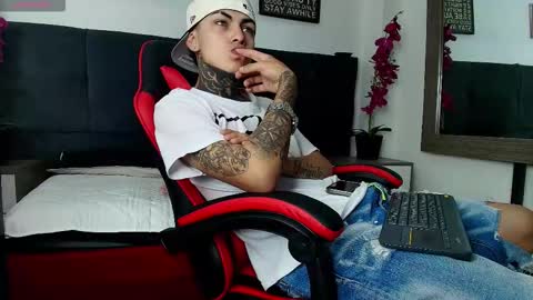 AdamsWalkerr  online show from February 2026 12:34:01 PM