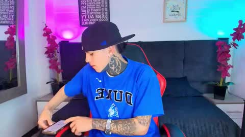 AdamsWalkerr  online show from February 2026 12:26:01 PM