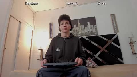 Adan Oriol online show from November 2025 04:00:01 AM