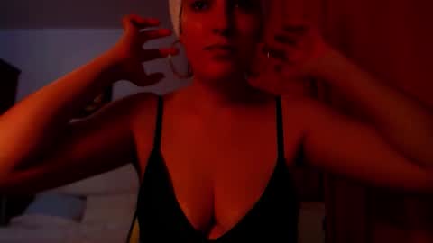 Snapshot of addicted2uts chatting on February 2026 11:43:02 PM amy online show from February 2026 11:43:02 PM