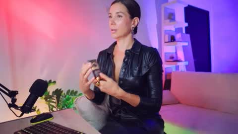 Snapshot of addictsqueen chatting on October 2025 03:21:02 AM ADDICTION online show from October 2025 03:21:02 AM