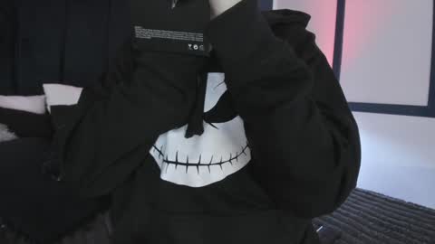 Snapshot of adeelinee chatting on December 2024 08:18:01 PM Ade online show from December 2024 08:18:01 PM