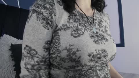 Snapshot of adeelinee chatting on December 2024 07:37:02 PM Ade online show from December 2024 07:37:02 PM