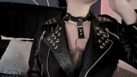 Snapshot of adeelinee chatting on December 2024 07:52:02 PM Ade online show from December 2024 07:52:02 PM