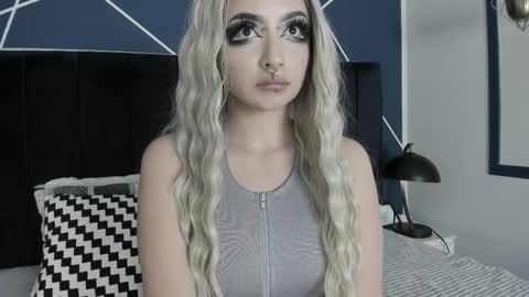 Snapshot of adeelinee chatting on February 2025 10:53:02 PM Ade online show from February 2025 10:53:02 PM