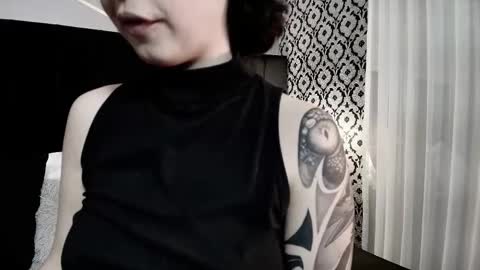 Snapshot of adeelinee chatting on October 2025 08:03:02 PM Ade online show from October 2025 08:03:02 PM