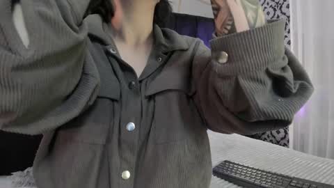 Snapshot of adeelinee chatting on November 2025 07:40:02 PM Ade online show from November 2025 07:40:02 PM