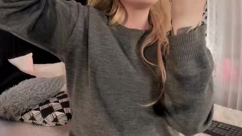 Snapshot of adeelinee chatting on November 2025 07:57:01 PM Ade online show from November 2025 07:57:01 PM