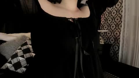 Snapshot of adeelinee chatting on November 2025 07:46:02 PM Ade online show from November 2025 07:46:02 PM