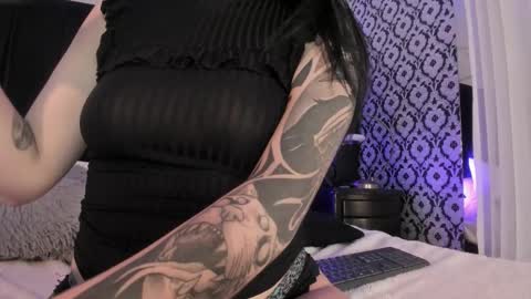 Snapshot of adeelinee chatting on November 2025 07:59:02 PM Ade online show from November 2025 07:59:02 PM